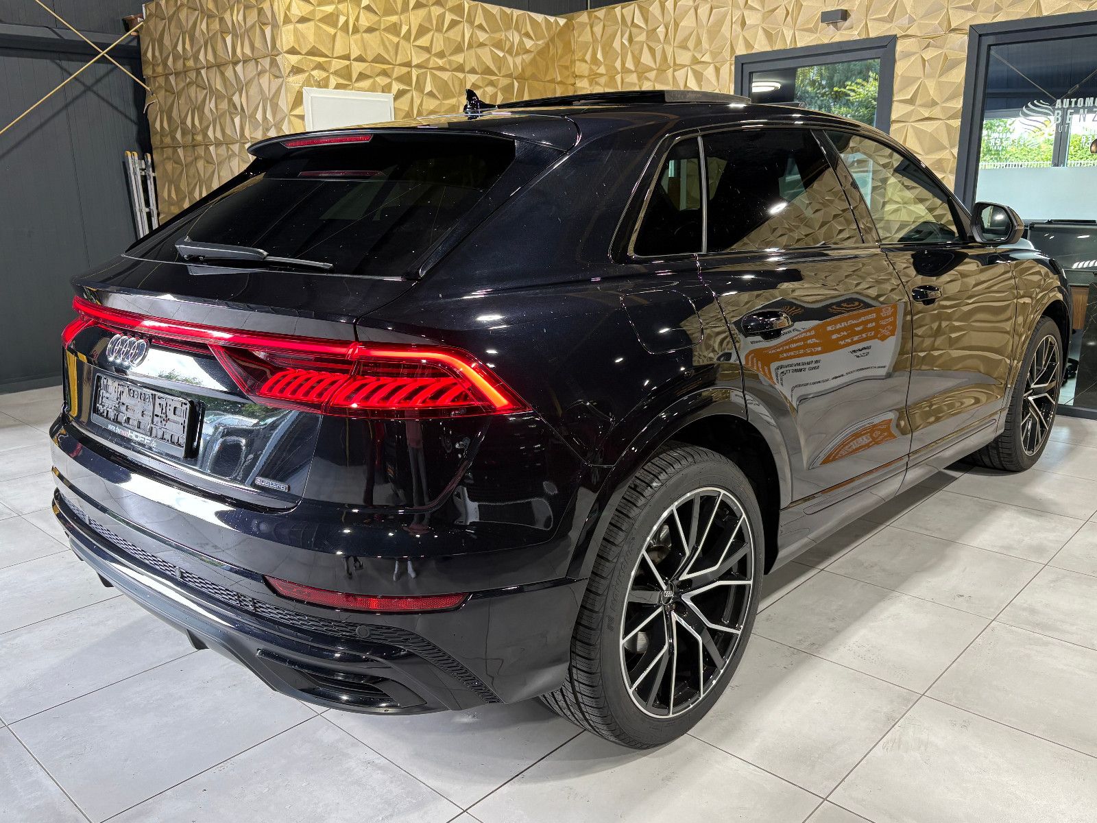 Fahrzeugabbildung Audi Q8 50 TDI quattro/PANO/NACHTSICHT/MEMORY/APPLE/