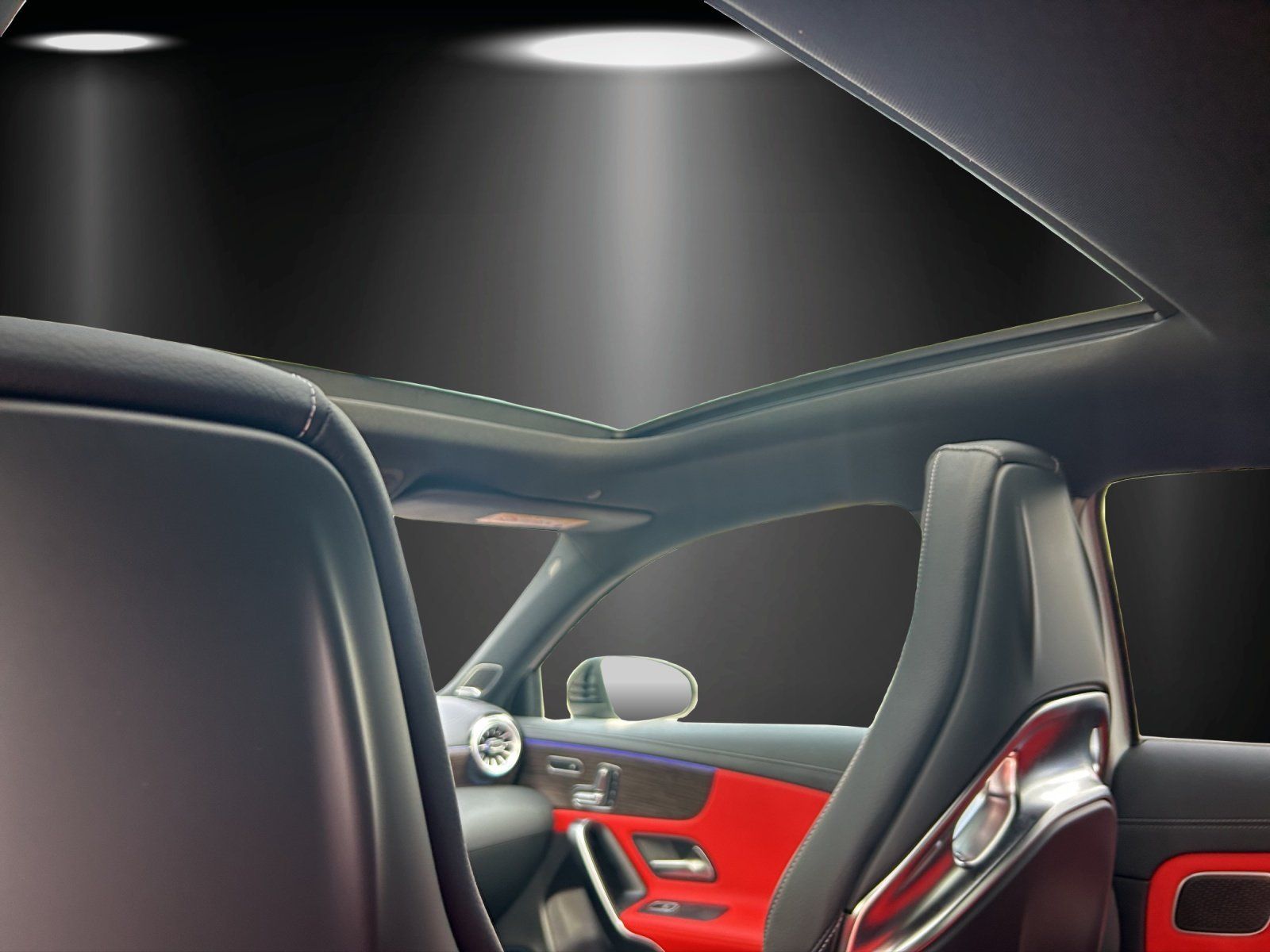 Fahrzeugabbildung Mercedes-Benz A 35 AMG Prem+ DISTRO Perf.Sitze AERO Pano Burme