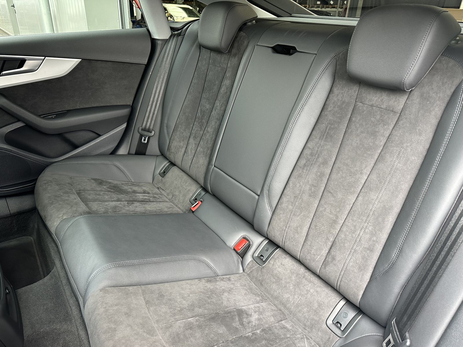 Fahrzeugabbildung Audi A5 SpB 40 TDI Qu S-Line NAV+LED+PANO+AHK+HUD+ACC