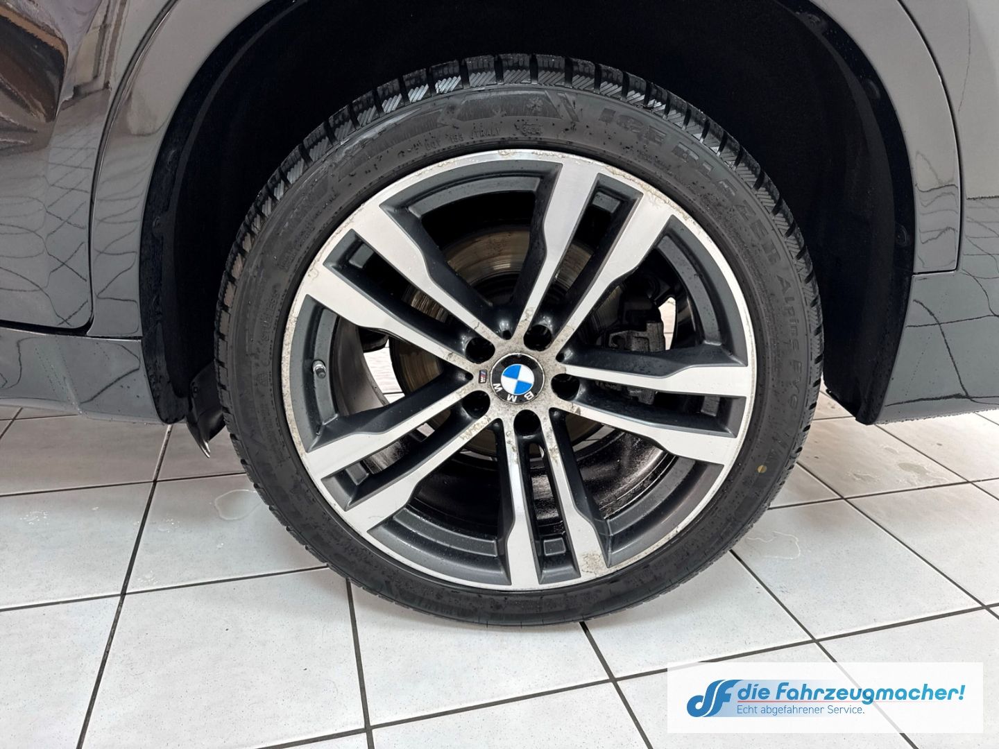 Fahrzeugabbildung BMW X6 xDrive 50 i M-Paket Sportpaket Navi Leder *EX