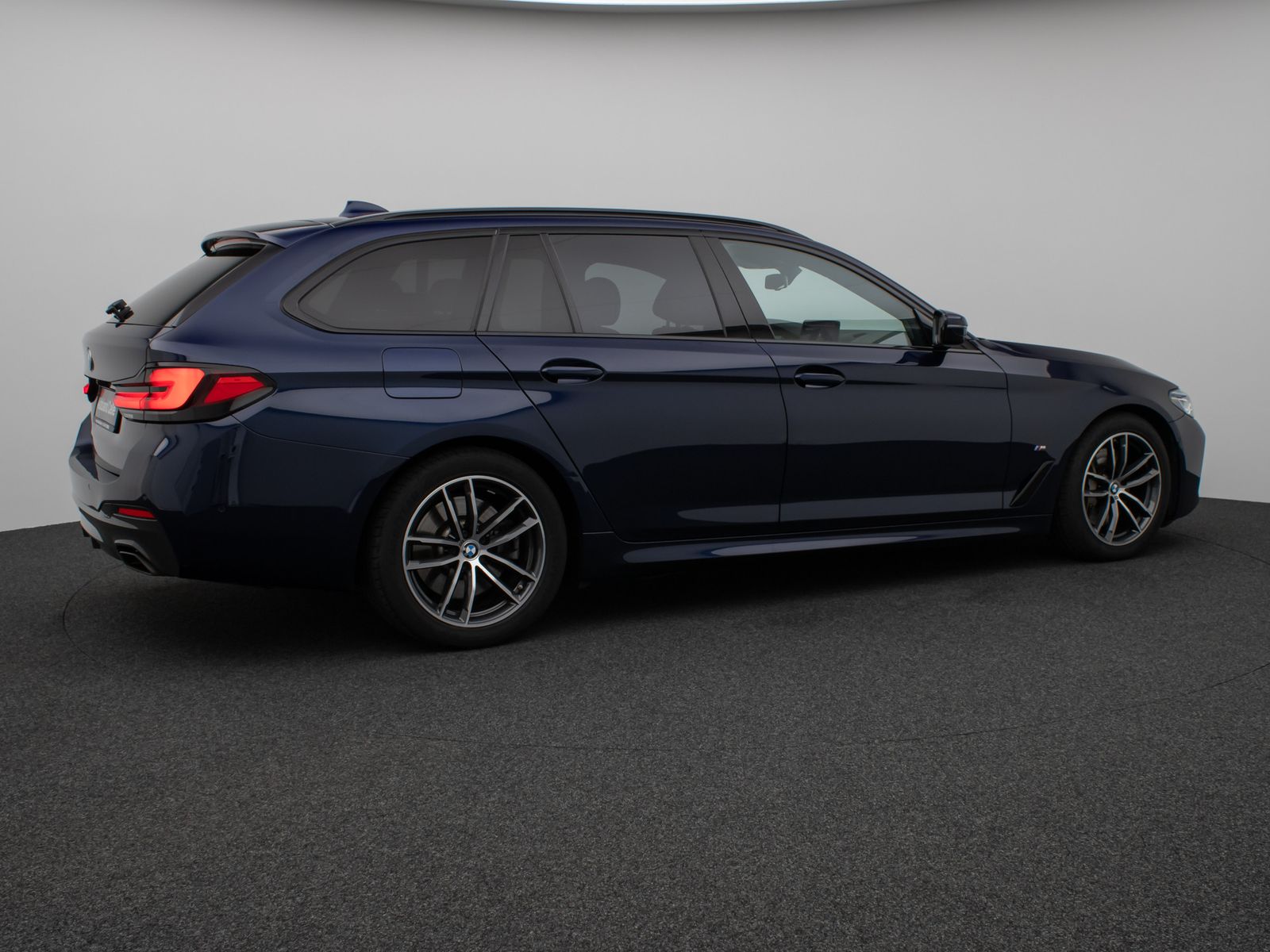 Fahrzeugabbildung BMW 530d xD M Sport Laser HUD DAB H/K ACC AHK Komfor