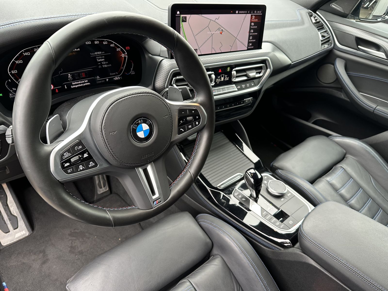Fahrzeugabbildung BMW X4 M40d NAV+LASER+AHK+HEAD-UP+H&K+21ZOLL+360°+AC