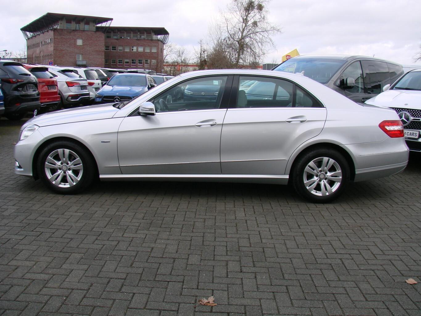 Mercedes-Benz E 220 CDI Avantgarde BlueEfficiency Multikonturs