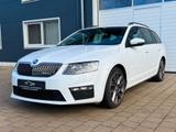 Skoda Octavia RS PERFORMANCE/NAVI/KAMERA/SHZ - Skoda Octavia mit Benzin-Antrieb: Kombi, Schaltgetriebe