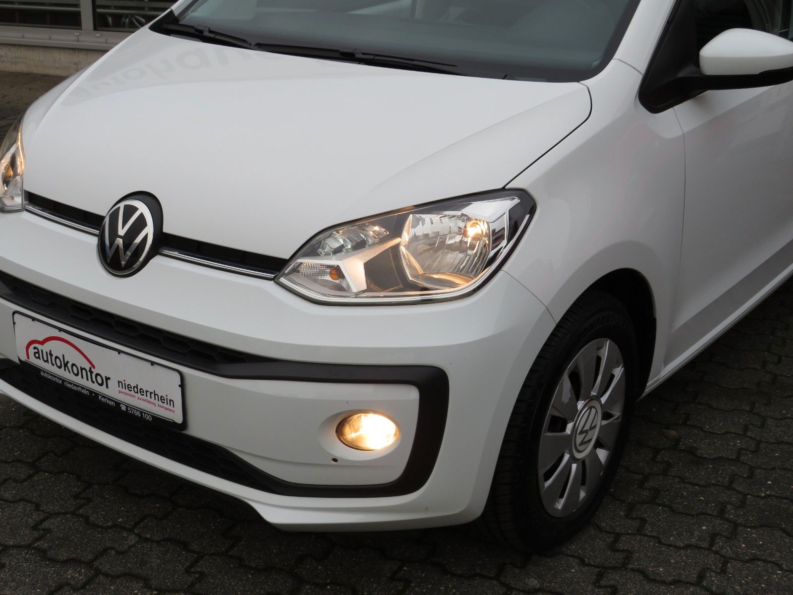 Fahrzeugabbildung Volkswagen up! 4T  SITZHEIZUNG NEBEL MAPS&MORE SPURASS. 1.H