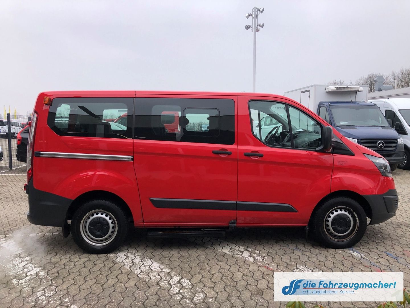 Fahrzeugabbildung Ford Transit Custom Kombi 300 L1 2.2 TDCi *2432