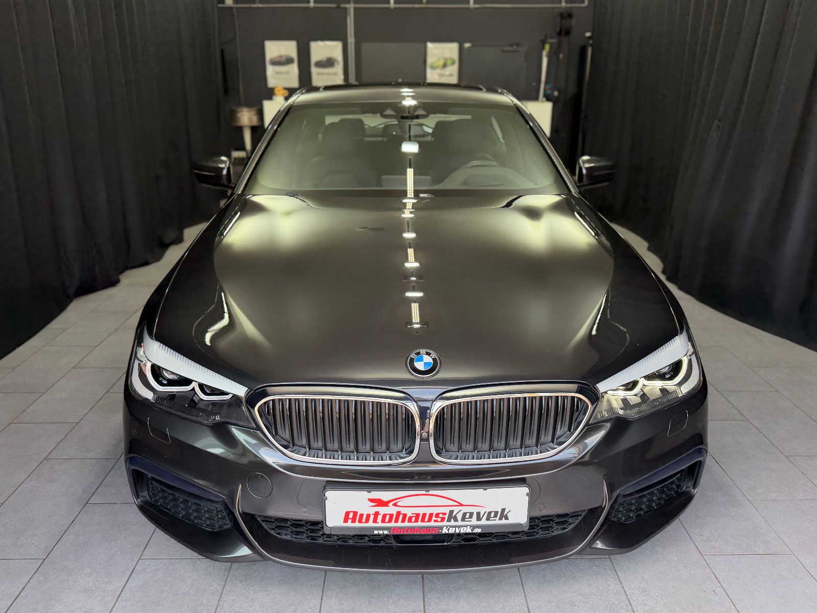 Fahrzeugabbildung BMW BMW 530i Lim xDrive M SPORT|HEAD-UP|360"|NAVI|