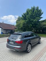 Audi Q7 6.0 V12 TDI 7 Sitze - Audi Q7: V6 TDI