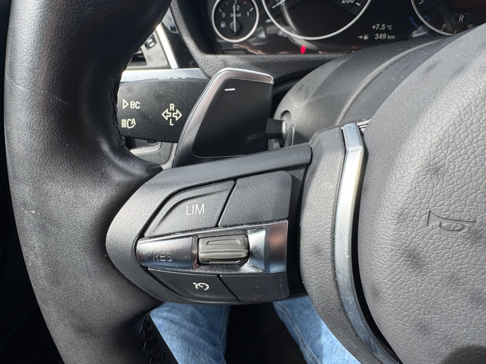 Fahrzeugabbildung BMW 330 xDrive Sport Line Panorama+HUD+erst 37500km