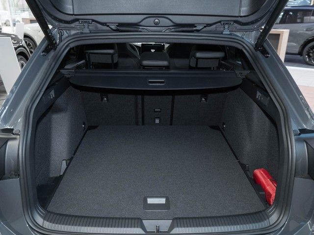 Golf VIII Variant R-Line eTSI DSG Black-Style Pa