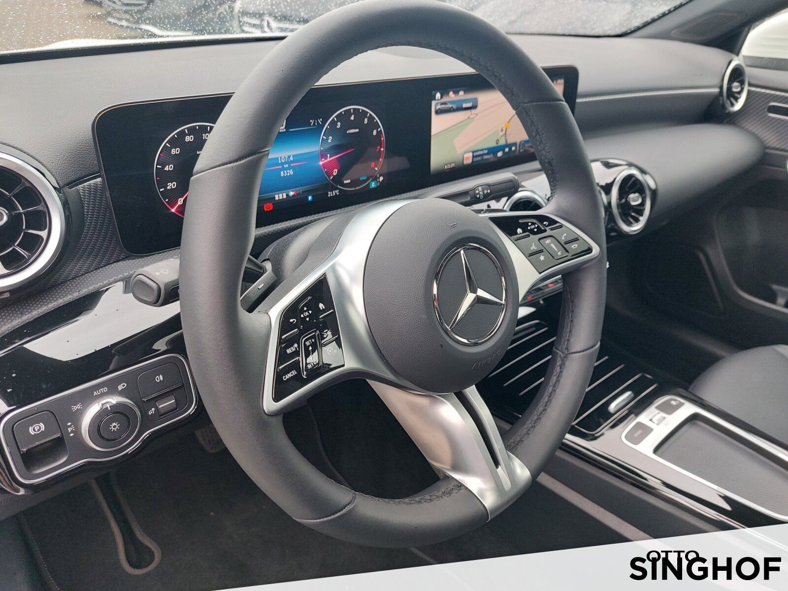 Fahrzeugabbildung Mercedes-Benz A 200 +Panodach+Standhzg+LED+Rü Kam+MBUX+Sitzhg