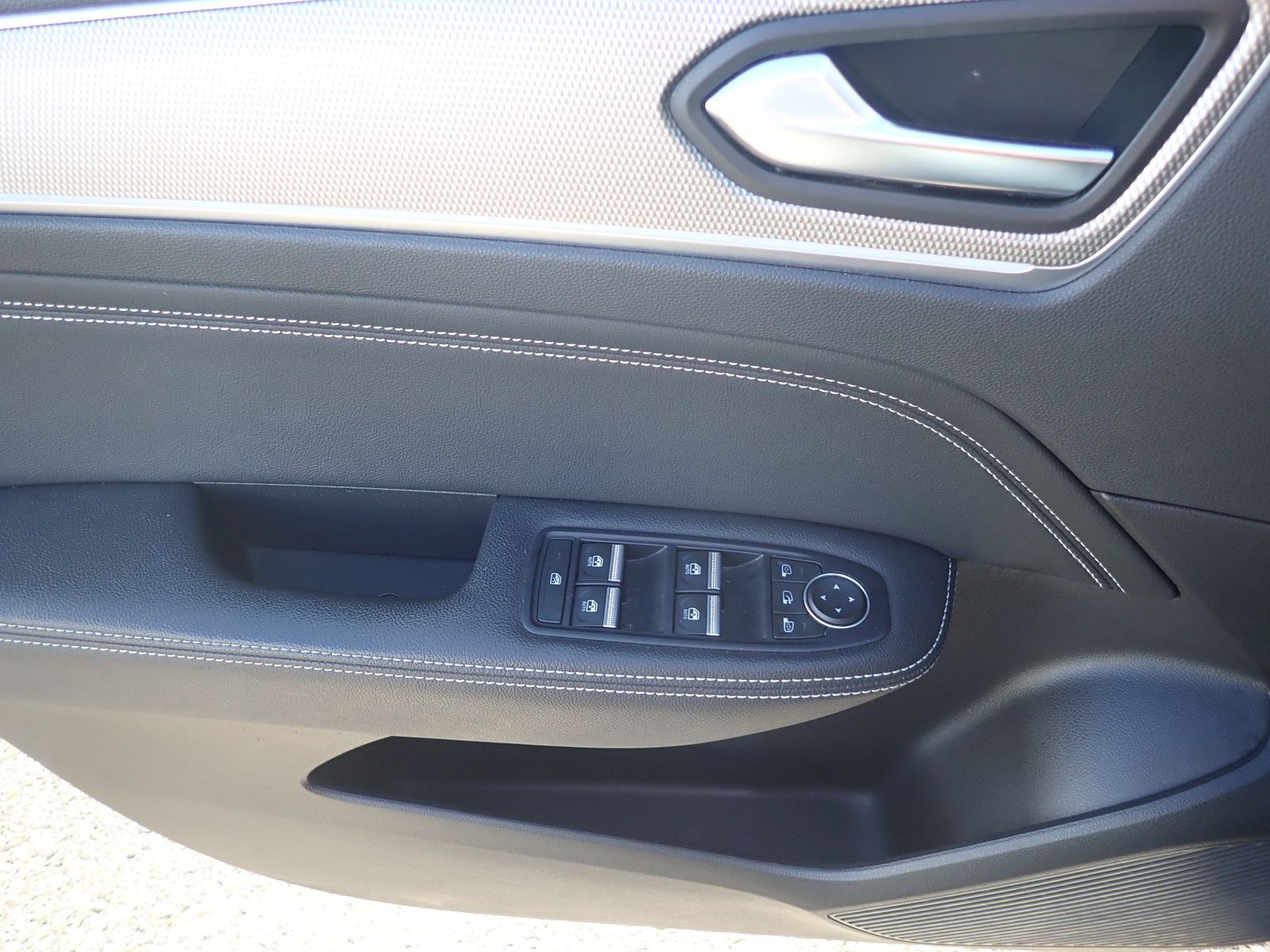 Fahrzeugabbildung Renault Arkana Intens E-TECH 145