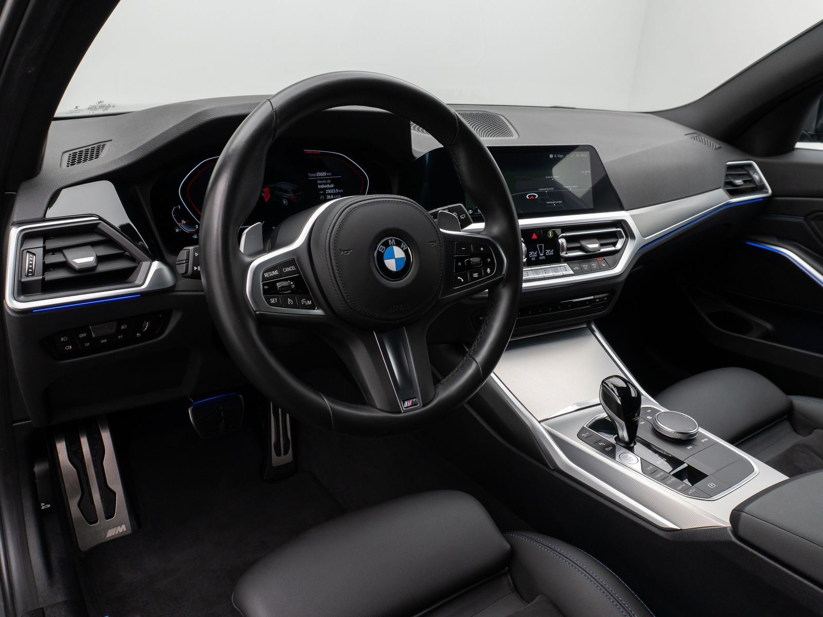 Fahrzeugabbildung BMW 330i M Sport Kamera DAB CockPitPr AHK Alarm 19"