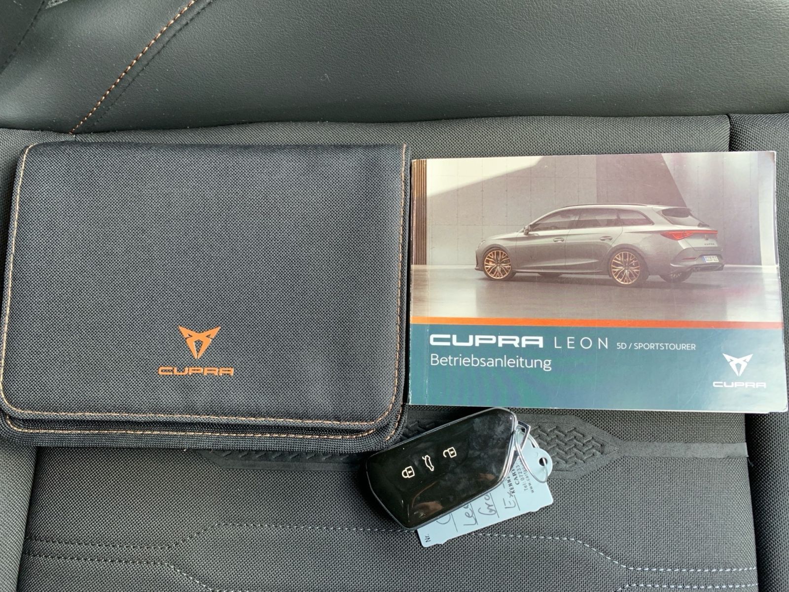 Fahrzeugabbildung CUPRA Leon Sportstourer 1.4 e-HYBRID OPF