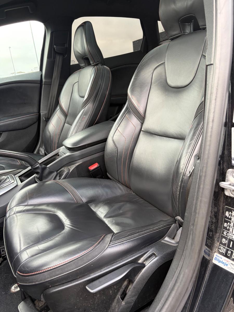 Volvo V40 Cross Country 2015 — фото 14