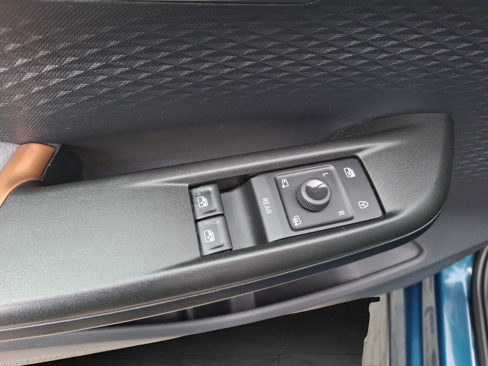 Fahrzeugabbildung CUPRA Born 170KW LED Navi 20" AID RFK Sennheiser SH