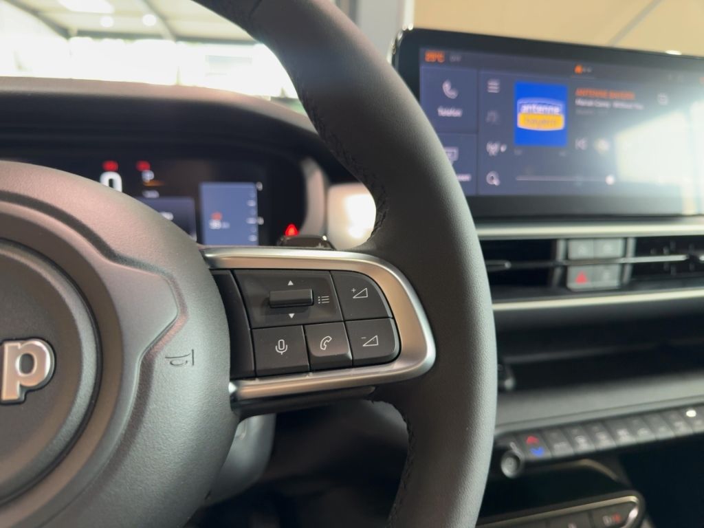 Fahrzeugabbildung Jeep Avenger e-Hybrid Summit NAVI, RFK, ELEKTR. HECKK