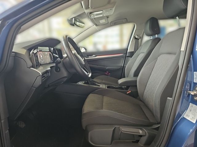 Fahrzeugabbildung Volkswagen Golf Variant 1.5 TSI Life STANDHZ NAVI AHK 4xSHZ