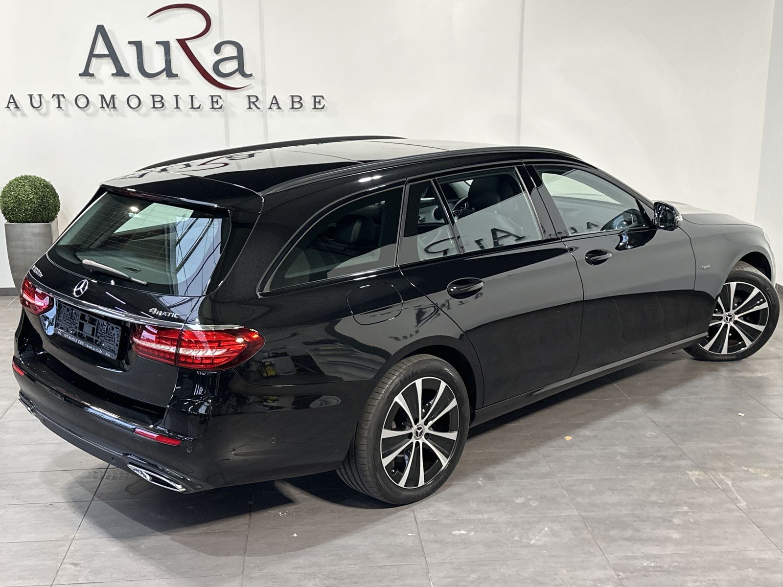 Fahrzeugabbildung Mercedes-Benz E 300de T 4M Avantgarde NAV+LED+360°+AHK+PANO+PP