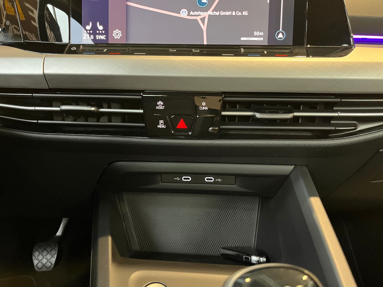 Fahrzeugabbildung Volkswagen Golf VIII Lim. Life LED NAVI ALU