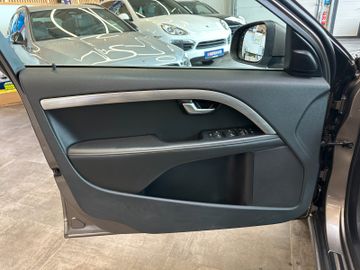 Volvo V70 Kombi Momentum *Leder*