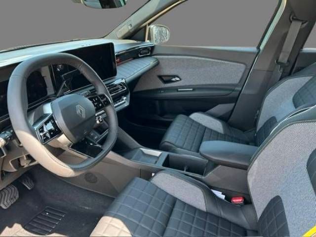 Fahrzeugabbildung Renault 4 E-Tech elektrisch Iconic 150 Comfort Range