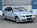 BMW Lim 320i AUT.*LEDER*NAVI*SHZ*MFL*PDC*ALU*1HD*TOP - BMW 3 Series aus 2005
