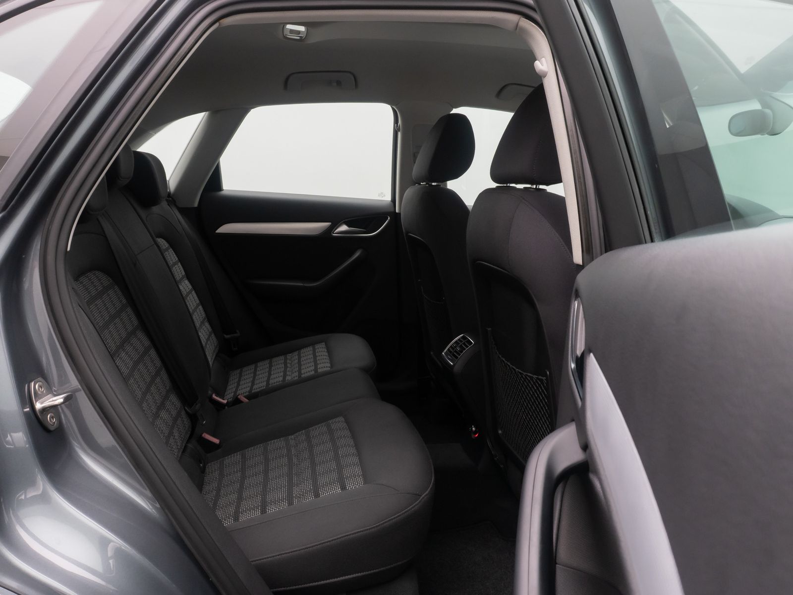 Fahrzeugabbildung Audi Q3 1.4 S Line Tempomat PDC BiXenon Sportsitz 18"
