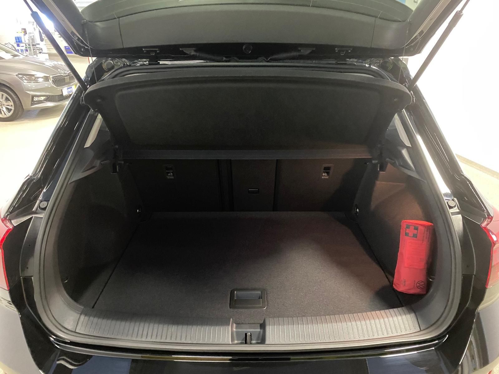 Fahrzeugabbildung Volkswagen T-Roc 1.5 TSI DSG LIFE+ACC+AHK+BHZ Lenkrad+RFK++