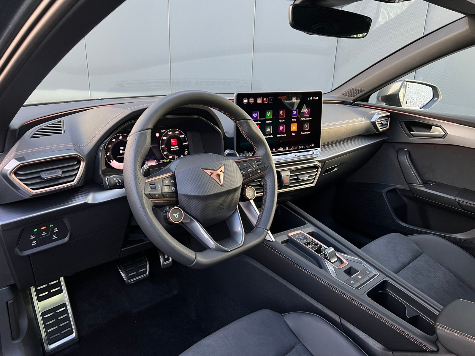 Fahrzeugabbildung CUPRA Leon Sportstourer VZ 2.0 TSI DSG 4Drive *AHK, LE