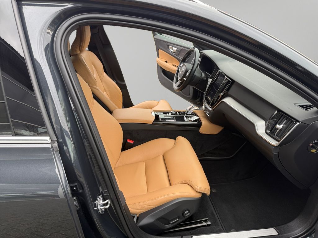 VOLVO V60 T8 AWD Twin Engine Inscription AHK semi elek VOLVO V60 T8 AWD Twin Engine Inscription AHK semi elek