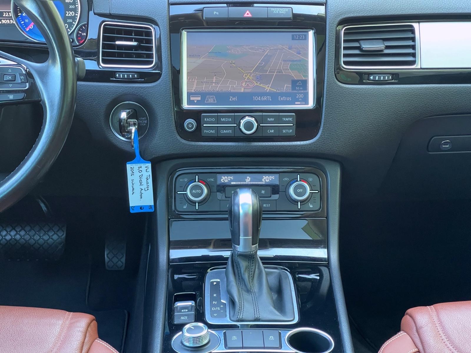 Volkswagen TOUAREG V6 TDI 4 MOTION LEDER PANORA SCHECKHEFT