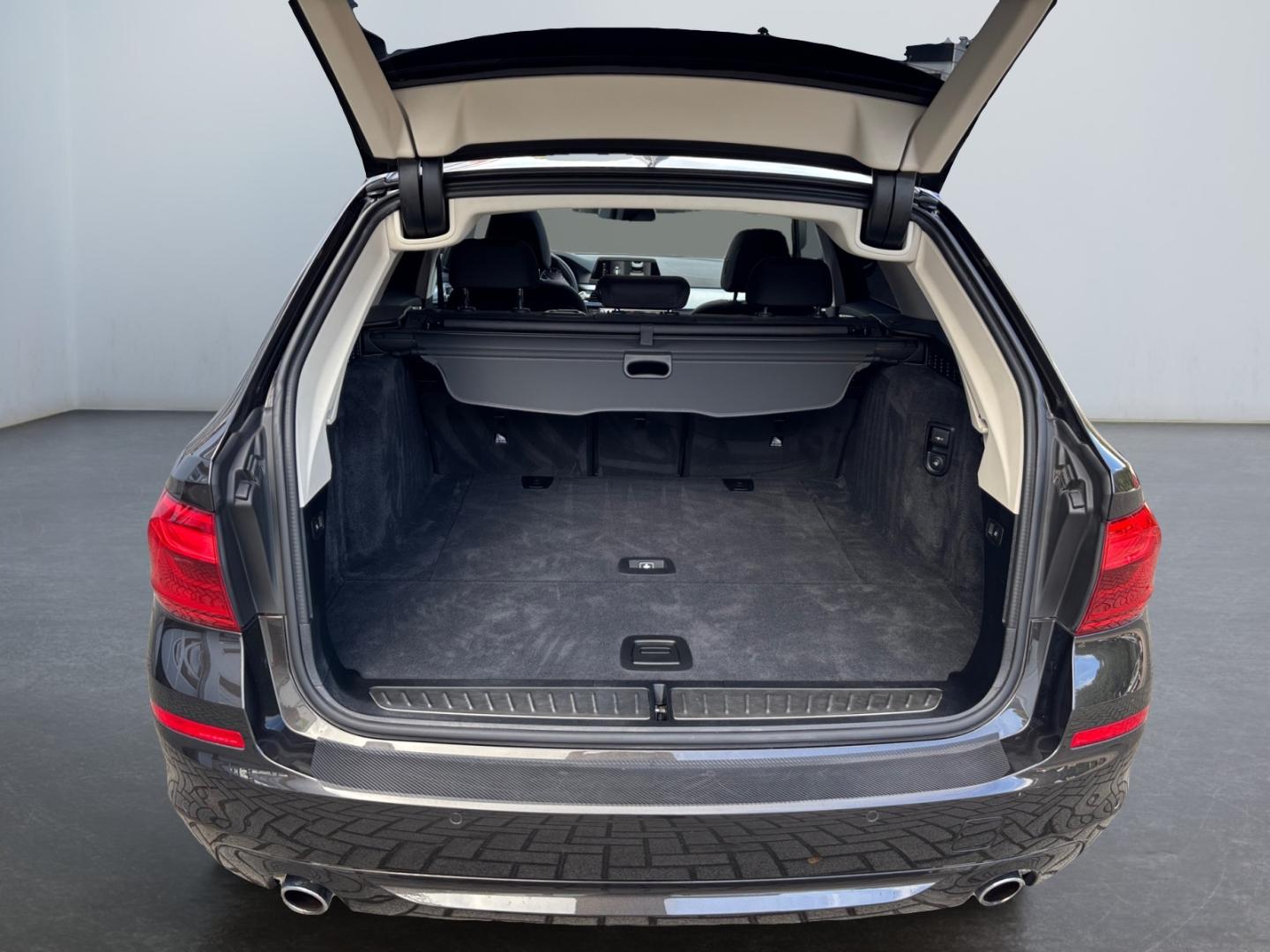 BMW 520 d Touring *LED*360°*Pano*AHK*PDC*Niveau*SHZ*