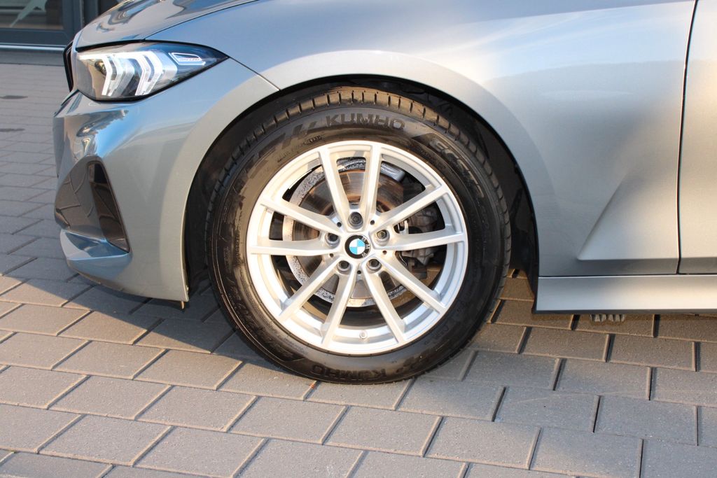BMW 318d Touring AUT SHZ NAVI PDC LED KLIMAAUT