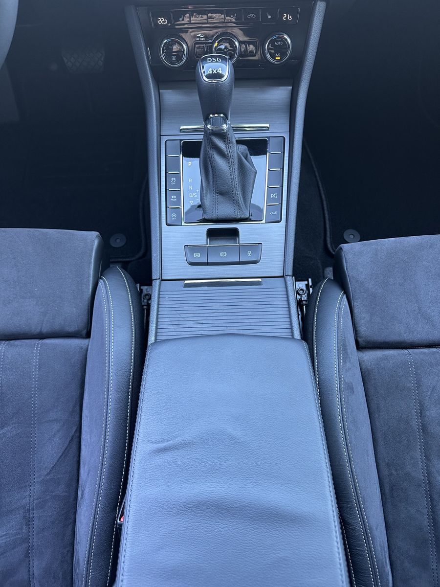 Fahrzeugabbildung SKODA Superb Combi 2.0 TDI DSG 4x4 Style NAV+LED+360°