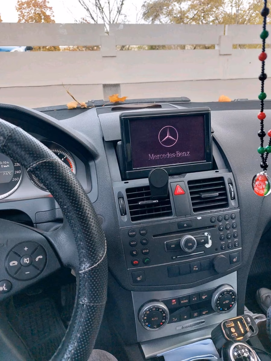 Mercedes-Benz C200 2010 — photo 6