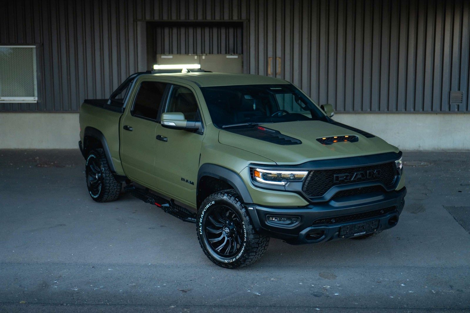 Fahrzeugabbildung Dodge RAM 5.7 V8 HEMI 4x4 LARAMIE OFFROAD TRX Styling