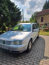 Volkswagen VW Bora 1.6l - Volkswagen Bora mit Benzin-Antrieb: Kombi, 1.6