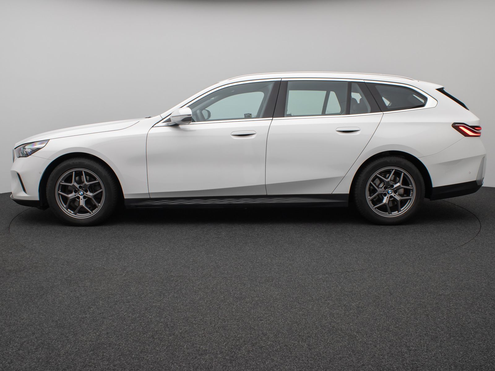 Fahrzeugabbildung BMW 520d  Kamera DAB DrivingAssist Leder Sport Alarm