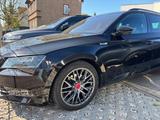 Skoda Superb Combi Sportline 4x4,Pano Sthz - Skoda Superb mit Diesel-Antrieb: Allradantrieb