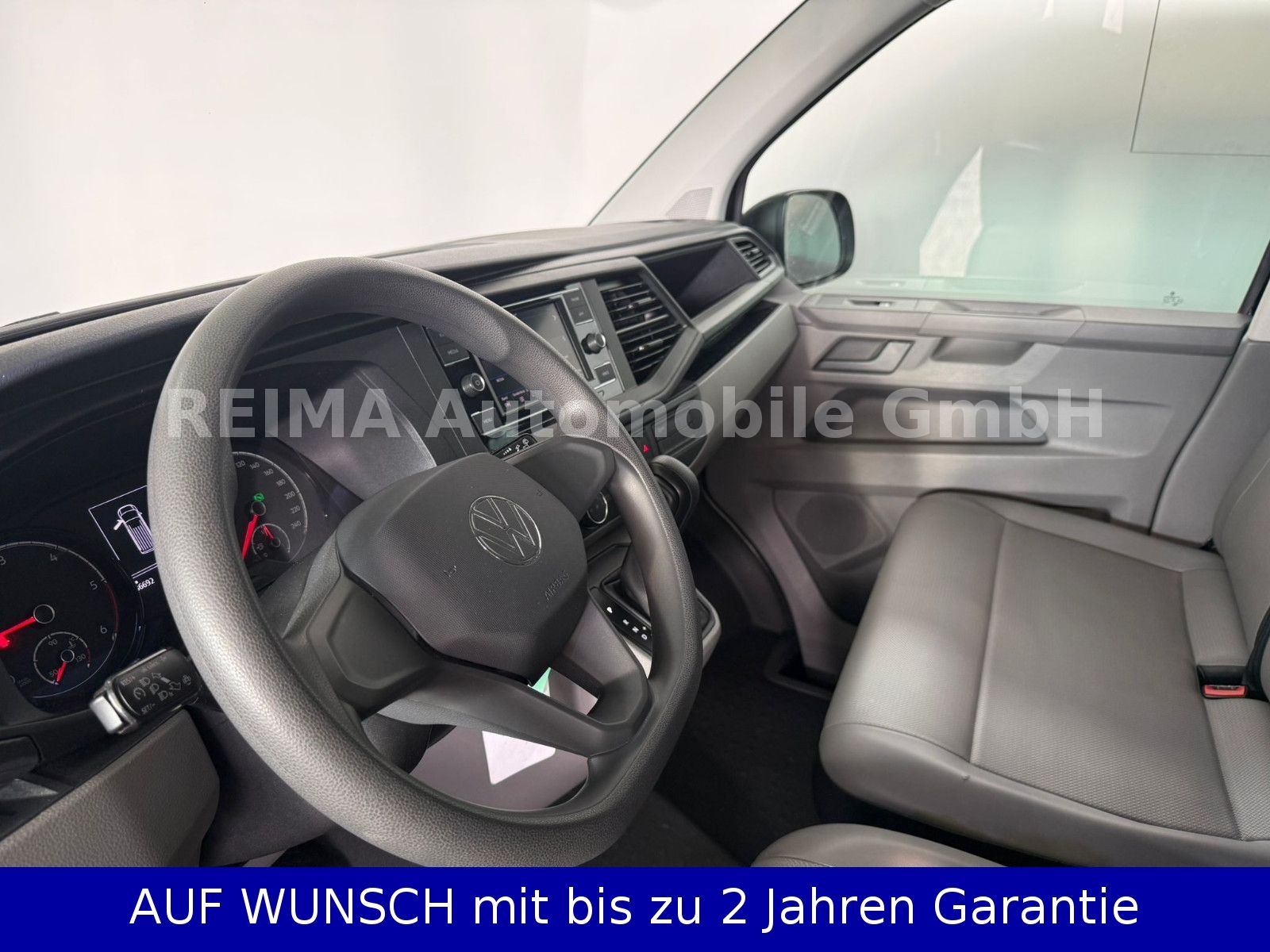 Fahrzeugabbildung Volkswagen T6.1 Bus 2,0 Diesel L 2, 9 Sitzer, Automatik