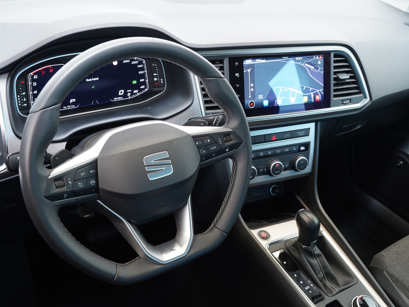 Fahrzeugabbildung SEAT Ateca 1.5 TSI ACT Xperience LED/NAVI/ACC/AHK