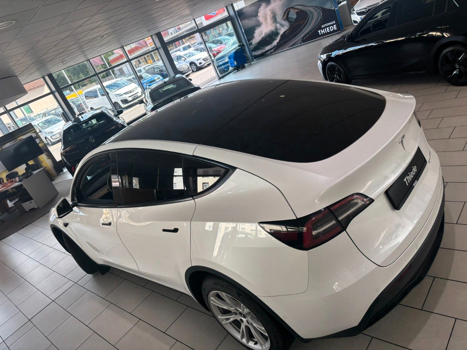 Fahrzeugabbildung Tesla Model Y Long Range Dual AWD SHZ/NAVI/19"ALU/ALLW