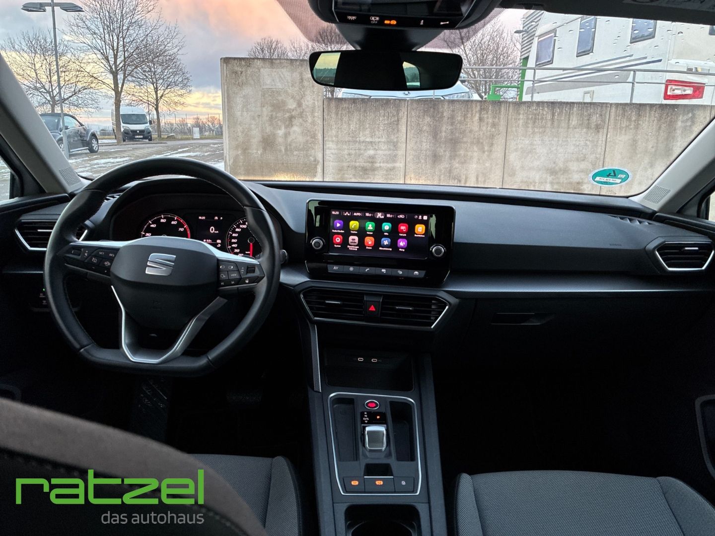 Fahrzeugabbildung SEAT Leon Sportstourer STYLE 1.5 eTSI DSG+PDC+LED+SHZ