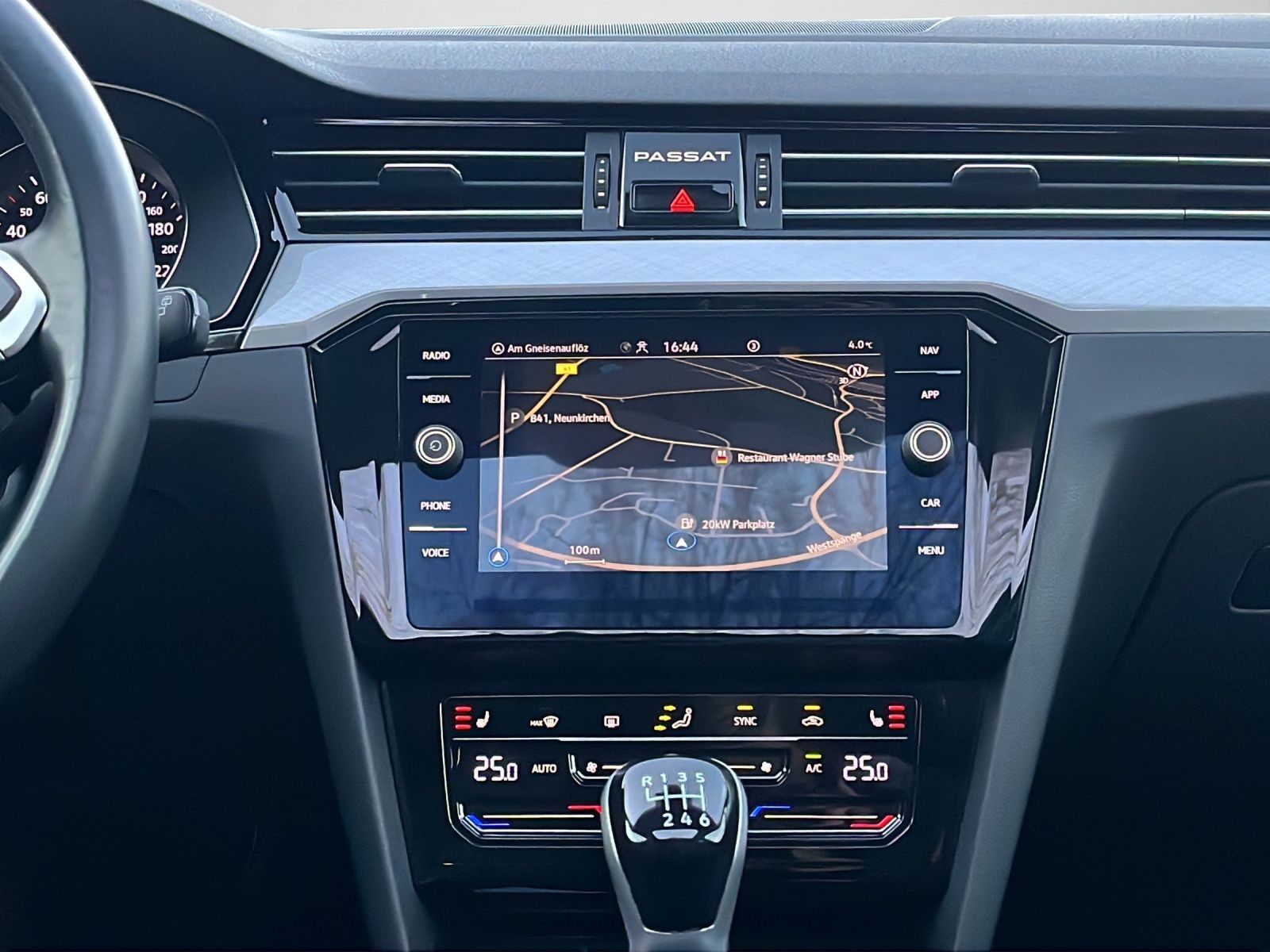 Volkswagen Passat Variant - Bild 12