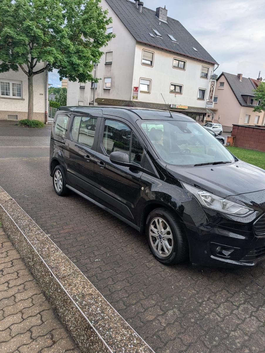 Ford Grand Tourneo