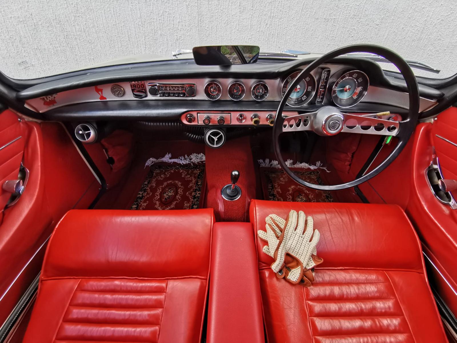 Volvo P1800