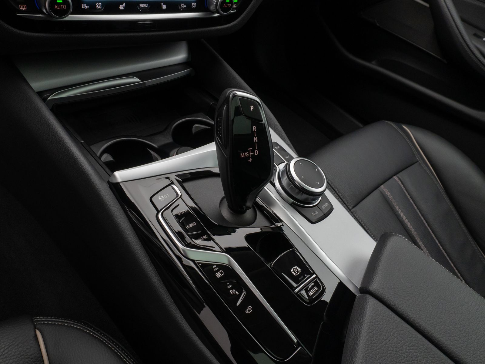 Fahrzeugabbildung BMW 530e Panorama 360°DAB H/K ACC AHK Alarm Leder
