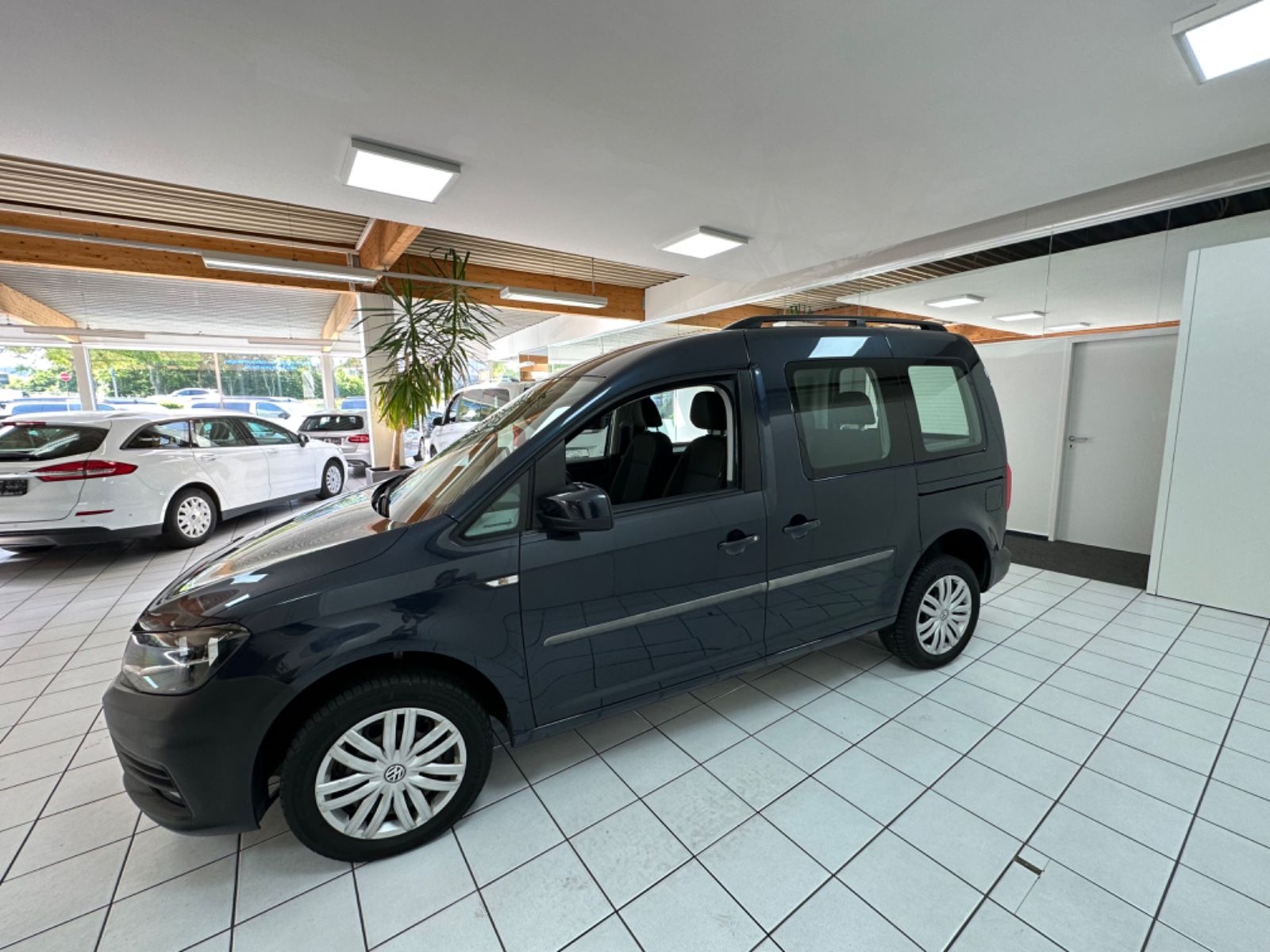 Fahrzeugabbildung Volkswagen Caddy Kombi Trendline BMT 4Motion