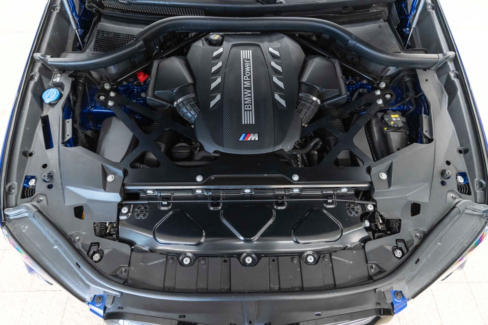 Fahrzeugabbildung BMW X5 M Competition B&W LASER HUD 360° PANO ACC